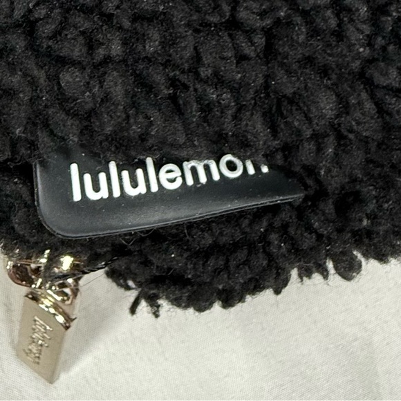 lululemon athletica Black Sherpa Crossbody Belt Bag - Picture 12 of 16